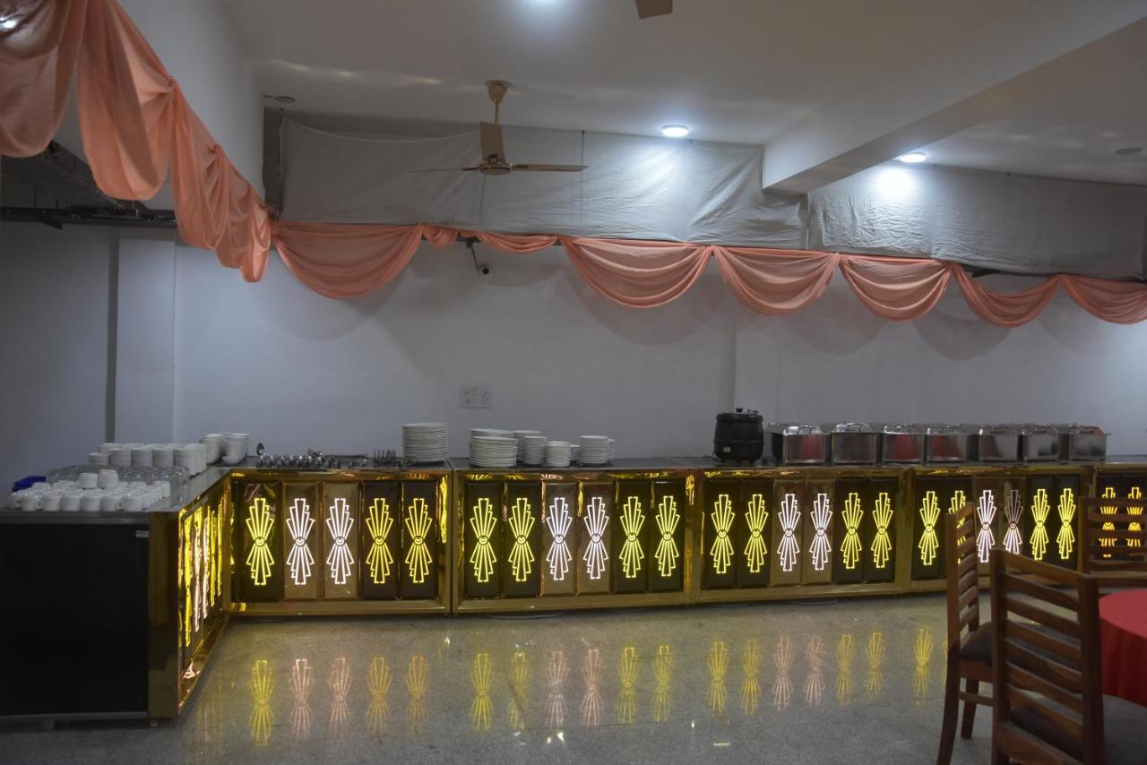 Hotel De Luxe Basai Road Гургаон Экстерьер фото